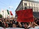Milano, bottiglie e oggetti contro la polizia: corteo 'Italia in Piazza' spezzato in due