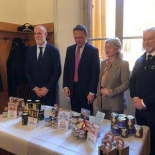 McDonald’s al fianco filiera del miele biologico italiano, 8 ton. in oltre 800 ristoranti McDonald’s al fianco filiera del miele biologico italiano, 8 ton. in oltre 800 ristoranti