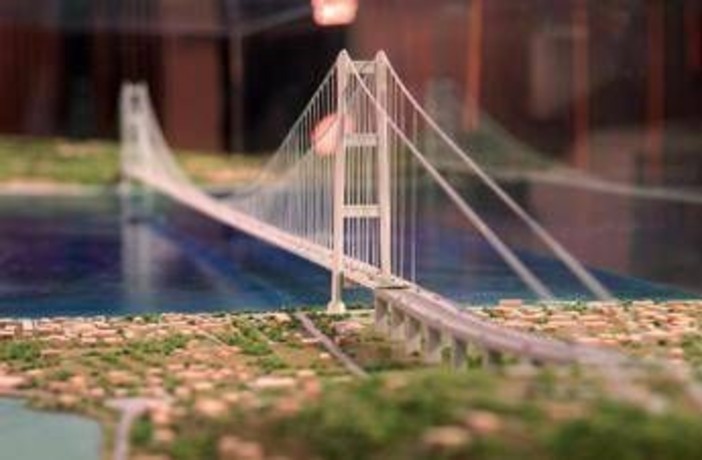 Decreto Commissari è legge: Mit accelera su Ponte Stretto, Mose e diga Genova