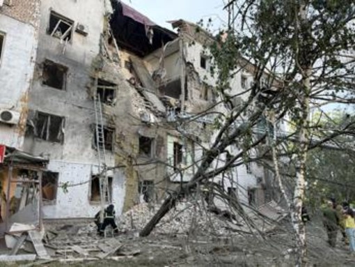 Ucraina, attacchi russi a Zaporizhzhia e Kharkiv: 6 morti. Kiev colpisce deposito petrolio Ucraina, attacchi russi a Zaporizhzhia e Kharkiv: 6 morti. Kiev colpisce deposito petrolio