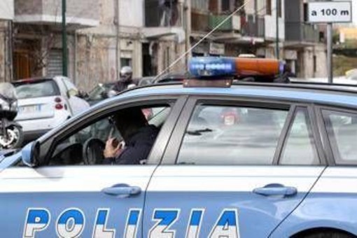 Napoli, maxi rissa tra extracomunitari a Porta Capuana: morto 29enne accoltellato Napoli, maxi rissa tra extracomunitari a Porta Capuana: morto 29enne accoltellato