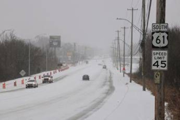 Tempesta di neve e ghiaccio negli Usa, oltre 12mila voli cancellati Tempesta di neve e ghiaccio negli Usa, oltre 12mila voli cancellati