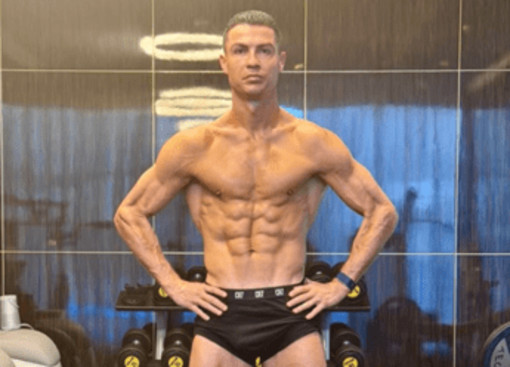 Cristiano Ronaldo senza età, la foto e il fisico d'acciaio Cristiano Ronaldo senza età, la foto e il fisico d'acciaio