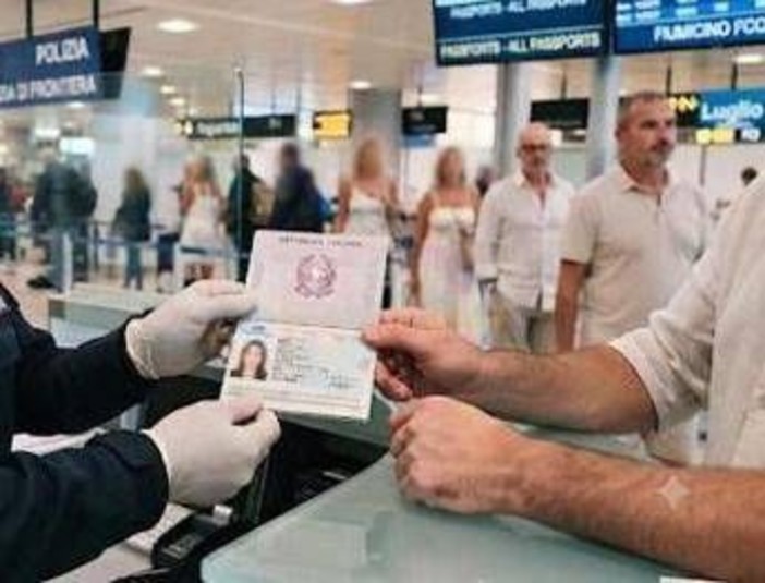 Spagna, controlli in vigore per arrivi da Italia. Media: "Possibili anche su intero volo" Spagna, controlli in vigore per arrivi da Italia. Media: "Possibili anche su intero volo"