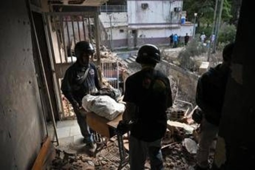 Venezuela, Caracas: "100 i morti in raid Usa". Feriti Maduro e la moglie