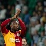 Leao, pioggia di fischi all'esordio in Champions con il Galatasaray Leao, pioggia di fischi all'esordio in Champions con il Galatasaray