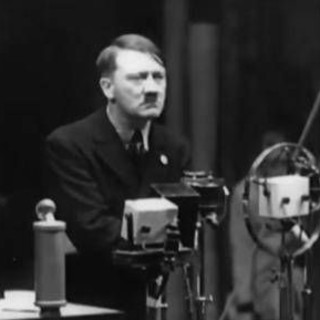 Hitler, un documentario svela i segreti: &quot;Aveva un solo testicolo. Nessun antenato ebreo&quot;