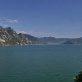 Lago di Garda, si tuffa per salvare ragazzo e non riemerge Lago di Garda, si tuffa per salvare ragazzo e non riemerge