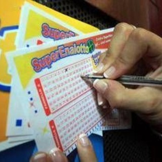 Superenalotto, numeri estrazione vincente oggi 24 ottobre. I 5 vincono 37mila euro