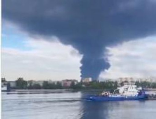 Ucraina, attacco contro una delle più grandi raffinerie in Russia. Mosca: "Abbattuti nella notte 605 droni di Kiev" Ucraina, attacco contro una delle più grandi raffinerie in Russia. Mosca: "Abbattuti nella notte 605 droni di Kiev"