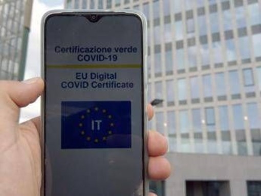 Covid, Consulta: "Infondate questioni legittimità obbligo vaccino e Green pass"