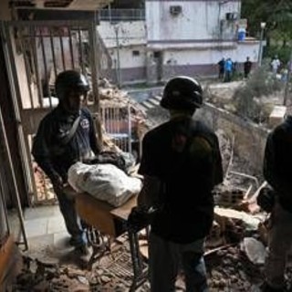 Venezuela, Caracas: "100 i morti in raid Usa". Feriti Maduro e la moglie