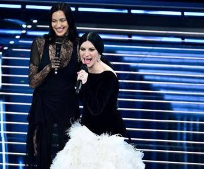 Sanremo, Pausini cigno nero e Irina odalisca: le pagelle ai look della terza serata Sanremo, Pausini cigno nero e Irina odalisca: le pagelle ai look della terza serata