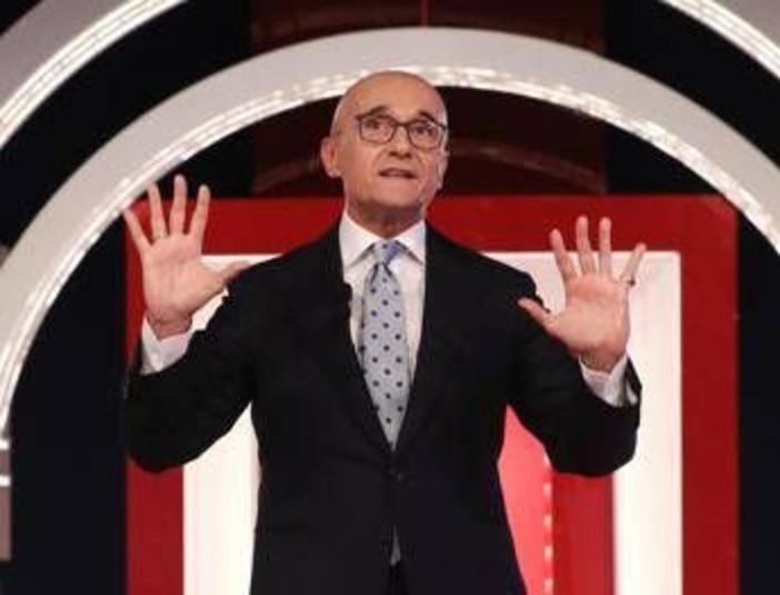 Codacons attacca: "Autosospensione Signorini non basta, Grande Fratello non deve andare in onda"