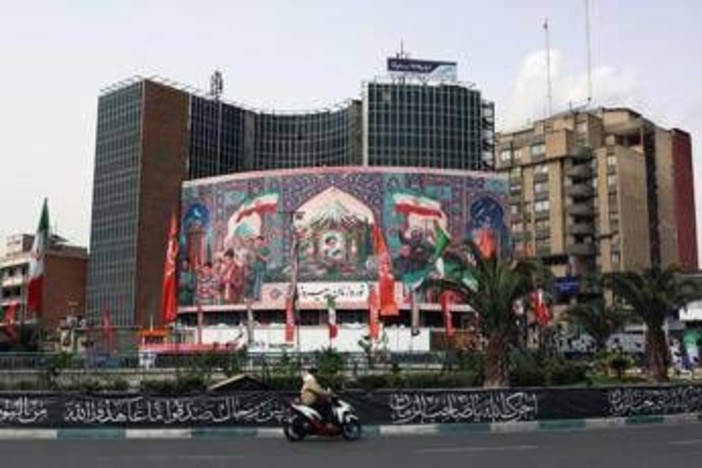 Iran, Pasdaran: "Attacco a centrali elettriche Israele e Golfo se colpiscono le nostre". Forti esplosioni in tutto il Paese, danni a ospedale - La diretta
