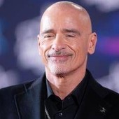 Sanremo 2026, Eros Ramazzotti ospite della terza serata: duetto con Alicia Keys Sanremo 2026, Eros Ramazzotti ospite della terza serata: duetto con Alicia Keys