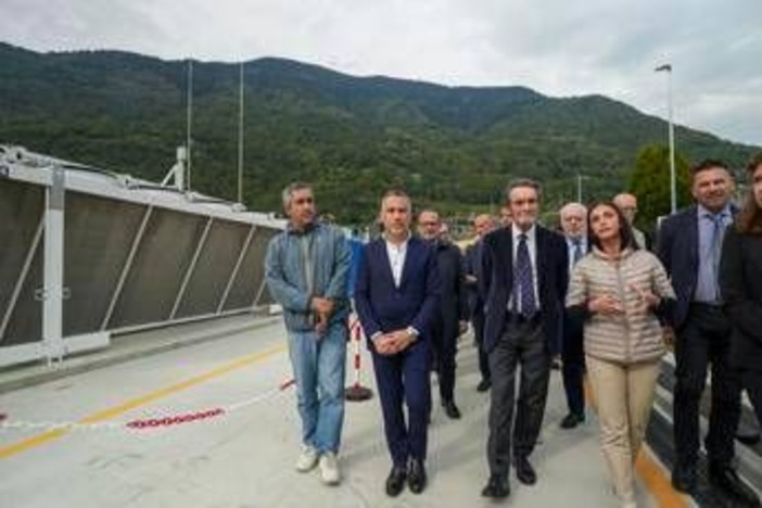 Trasporti: H2iseO, presidente Fontana e assessore Lucente in visita a impianti idrogeno Trasporti: H2iseO, presidente Fontana e assessore Lucente in visita a impianti idrogeno