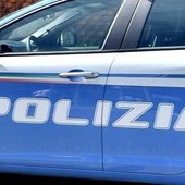 Paura a Roma, nuda e armata di coltello minaccia passante: bloccata con taser e portata in ospedale Paura a Roma, nuda e armata di coltello minaccia passante: bloccata con taser e portata in ospedale