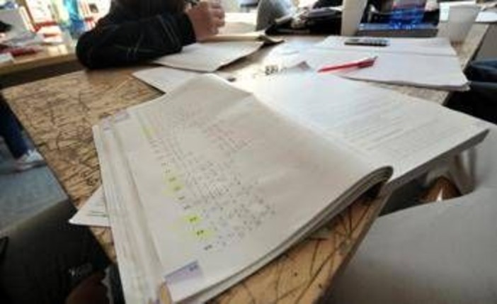 Scuola, è caro ripetizioni: quanto costano le lezioni private, materia per materia Scuola, è caro ripetizioni: quanto costano le lezioni private, materia per materia