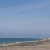 Cadavere sul bagnasciuga a Ostia, indagini in corso Cadavere sul bagnasciuga a Ostia, indagini in corso