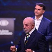 "Clown", "corrotto": in Brasile il duello tv tra Lula e Bolsonaro Jr