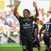 Ronaldinho, annuncio a sorpresa: giocherà nel Ravenna in Serie C