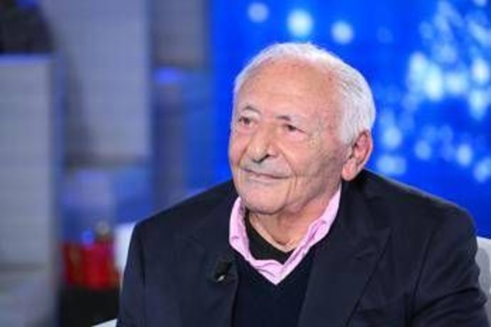 Sanremo 2026, Mogol riceve il premio alla carriera: l'omaggio al paroliere Sanremo 2026, Mogol riceve il premio alla carriera: l'omaggio al paroliere