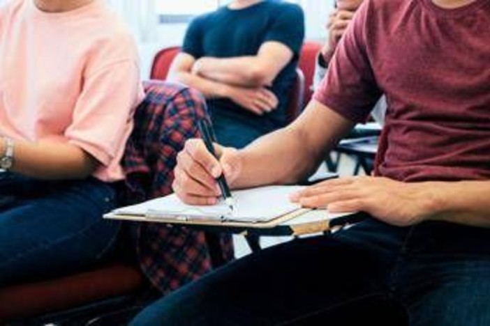 Allarme spritz a colazione, i rischi per gli studenti: "Effetti immediati su cervello" Allarme spritz a colazione, i rischi per gli studenti: "Effetti immediati su cervello"