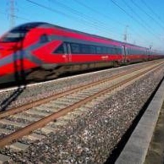 Cadavere sui binari della Roma-Firenze, ritardi fino a 120 minuti e cancellazioni Cadavere sui binari della Roma-Firenze, ritardi fino a 120 minuti e cancellazioni