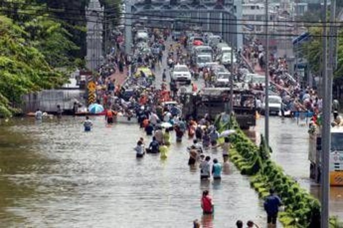 Indonesia e Sri Lanka, le alluvioni provocano un disastro che non fa notizia (o quasi) in Occidente Indonesia e Sri Lanka, le alluvioni provocano un disastro che non fa notizia (o quasi) in Occidente