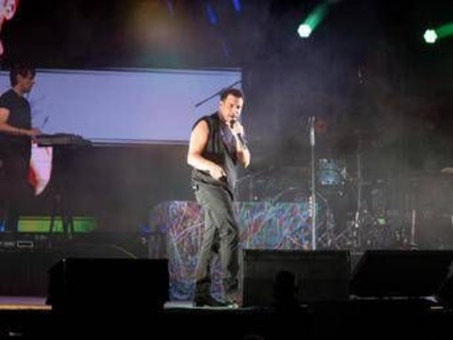 Malore per Francesco Gabbani durante concerto a Letojanni, spettacolo interrotto dopo 5 canzoni. "Ora accertamenti" Malore per Francesco Gabbani durante concerto a Letojanni, spettacolo interrotto dopo 5 canzoni. "Ora accertamenti"