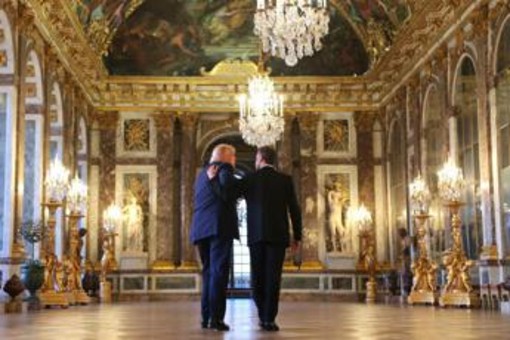 Aragosta, caviale e tartufo: il menù della cena tra Macron e Trump a Versailles Aragosta, caviale e tartufo: il menù della cena tra Macron e Trump a Versailles