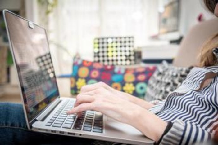 Estate, dilaga workation: la vacanza si allunga e la casa diventa ufficio