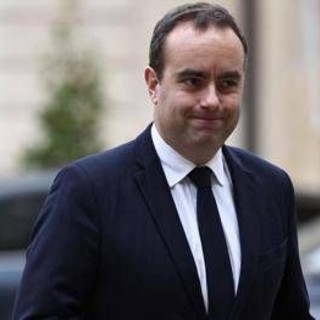 Francia, denunciato per falso Lecornu: &quot;Non ha il Master come dice&quot;
