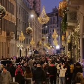 Tredicesime più ricche, gli italiani spenderanno 10 mld per i regali di Natale Tredicesime più ricche, gli italiani spenderanno 10 mld per i regali di Natale