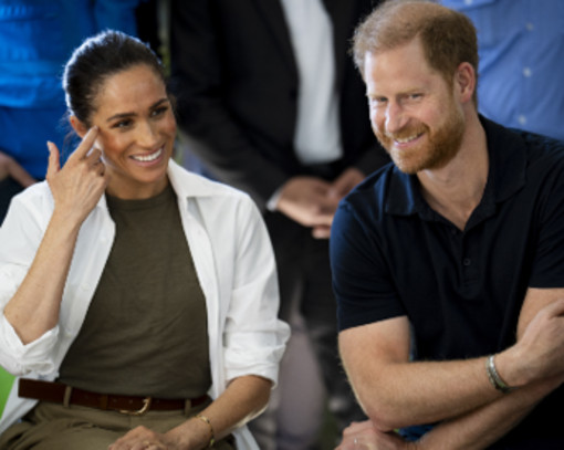 Harry e Meghan, Bbc: "Sono arrivati nel Regno Unito". Il rientro con i figli dopo sei anni Harry e Meghan, Bbc: "Sono arrivati nel Regno Unito". Il rientro con i figli dopo sei anni