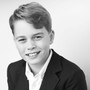 Principe George compie 12 anni, la foto ufficiale e la dedica di Kate e William