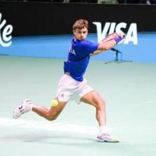 United Cup, Italia-Svizzera 1-1: Paolini ko, poi super Cobolli batte Wawrinka. Decide il doppio misto United Cup, Italia-Svizzera 1-1: Paolini ko, poi super Cobolli batte Wawrinka. Decide il doppio misto