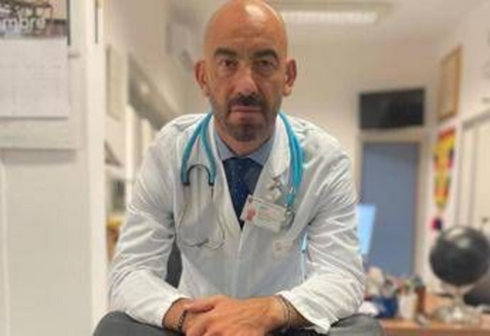 Tumori, Bassetti: "Vaccini a mRna funzionano, vediamo se il solito fenomeno continuerà a chiamarli sieri genici"