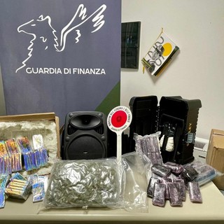 Droga dalla Spagna tra cassa acustica e attrezzi, sequestro per 6 kg a Genova