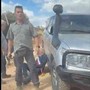 Cisgiordania, coloni israeliani attaccano convoglio di diplomatici europei Cisgiordania, coloni israeliani attaccano convoglio di diplomatici europei