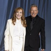 Bruce Springsteen, tumore della moglie Patti Scialfa in remissione: "La ricerca non è politica ma speranza"