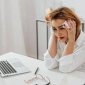 Tumore al seno: vampate per 70% donne con cancro al seno, esperti: "Un aiuto da terapia orale"