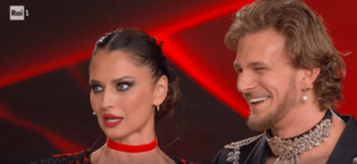 Ballando, Anna Safroncik: "Se mi piace Leonardo? Non mi corteggia". Poi, il giudizio (negativo) di Carolyn Smith Ballando, Anna Safroncik: "Se mi piace Leonardo? Non mi corteggia". Poi, il giudizio (negativo) di Carolyn Smith