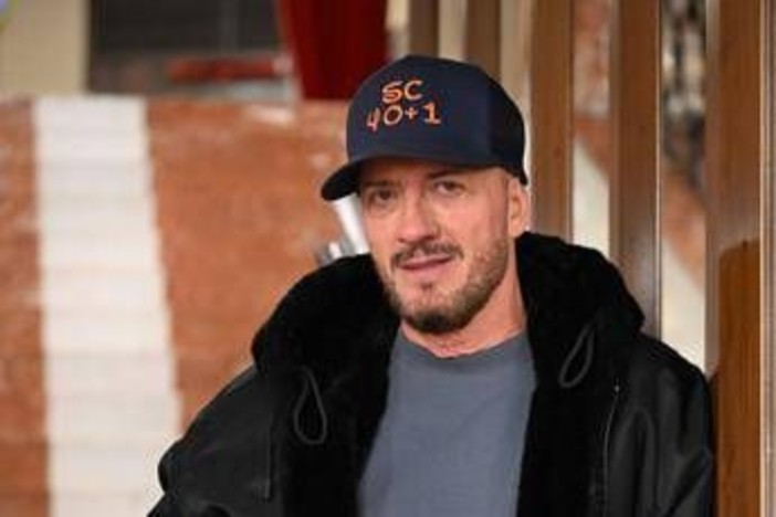 Sanremo 2026, Raf chi è: gli esordi, i problemi di salute e l'amore per Gabriella Labate Sanremo 2026, Raf chi è: gli esordi, i problemi di salute e l'amore per Gabriella Labate