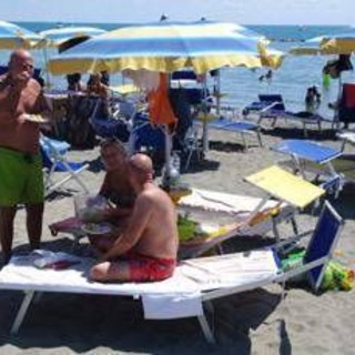 Ostia, 20 ingressi omaggio per clienti rimasti senza spiaggia dopo i sequestri