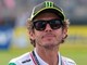 Valentino Rossi leggendario, trionfo a Indianapolis 17 anni dopo lo storico duello con Hayden