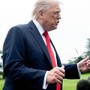 Trump, il giornalista e la domanda sugli affari: &quot;Stai zitto&quot;
