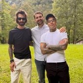 Fedez, vacanza in montagna con fidanzata e figlio. E spunta Leonardo Maria Del Vecchio