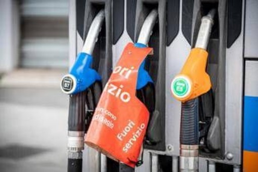 Carburanti, i prezzi volano: serie di record per il gasolio, su anche la benzina Carburanti, i prezzi volano: serie di record per il gasolio, su anche la benzina